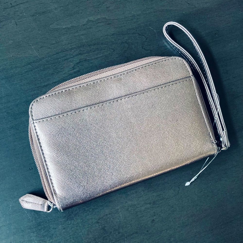 NWOT Metallic Wristlet Wallet